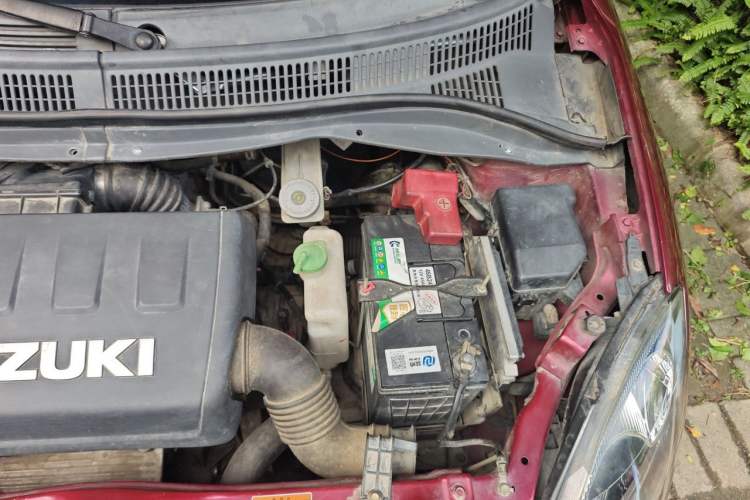Used Suzuki Swift 2014 1.5L Automatic Fashion Edition Engine Bay Left