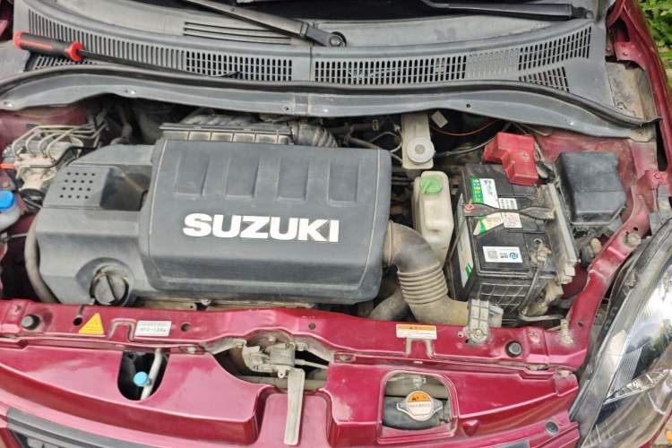 Used Suzuki Swift 2014 1.5L Automatic Fashion Edition Engine Bay