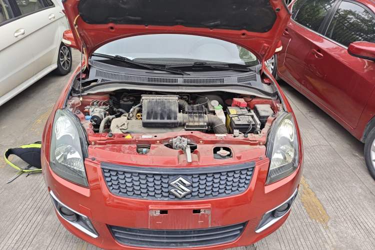 Used Suzuki Swift 2014 1.5L Automatic Fashion Edition Engine Bay