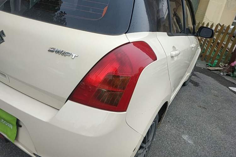 Used Suzuki Swift 2014 1.3L Manual Standard Edition Exterior 3