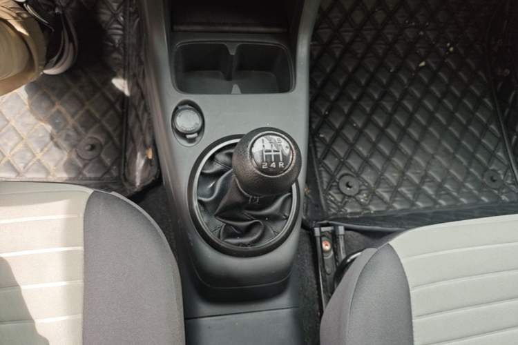 Used Suzuki Swift 2014 1.3L Manual Standard Edition Gear Lever
