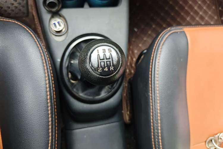 Used Suzuki Swift 2014 1.3L Manual Standard Edition Gear Lever