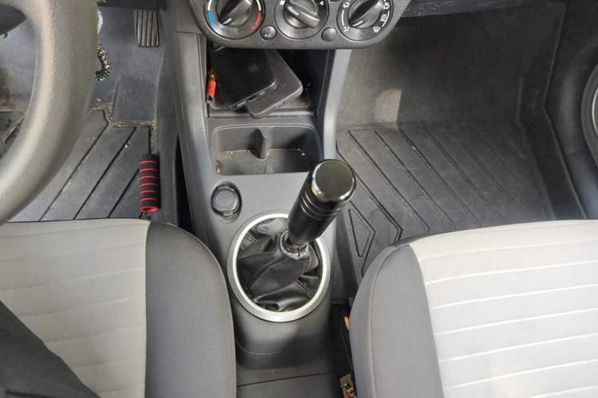 Used Suzuki Swift 2014 1.3L Manual Standard Edition Gear Lever