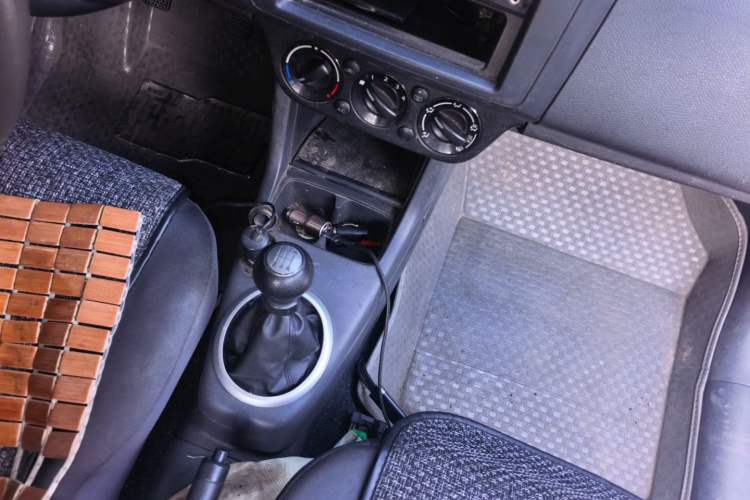 Used Suzuki Swift 2014 1.3L Manual Standard Edition Gear Lever