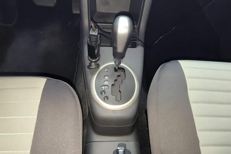Used Suzuki Swift 2014 1.5L Automatic Fashion Edition Gear Lever