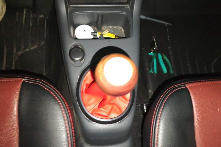 Used Suzuki Swift 2014 1.3L Manual Standard Edition Gear Lever