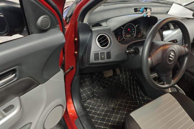 Used Suzuki Swift 2014 1.5L Automatic Fashion Edition Interior 3