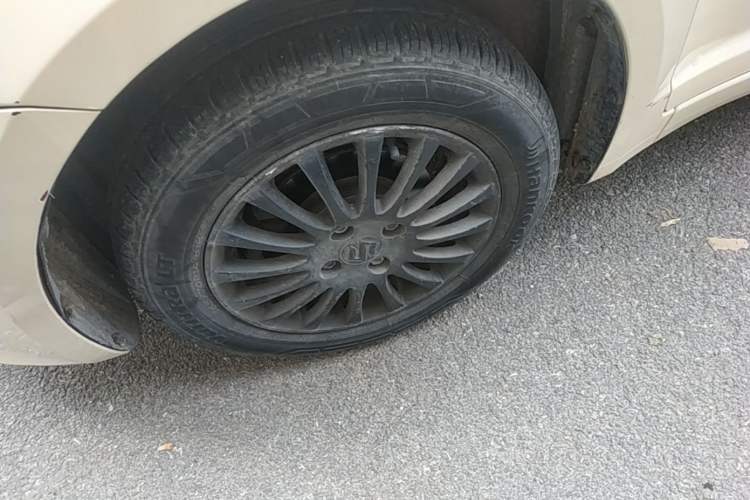 Used Suzuki Swift 2014 1.3L Manual Standard Edition Left Front Wheel Hub