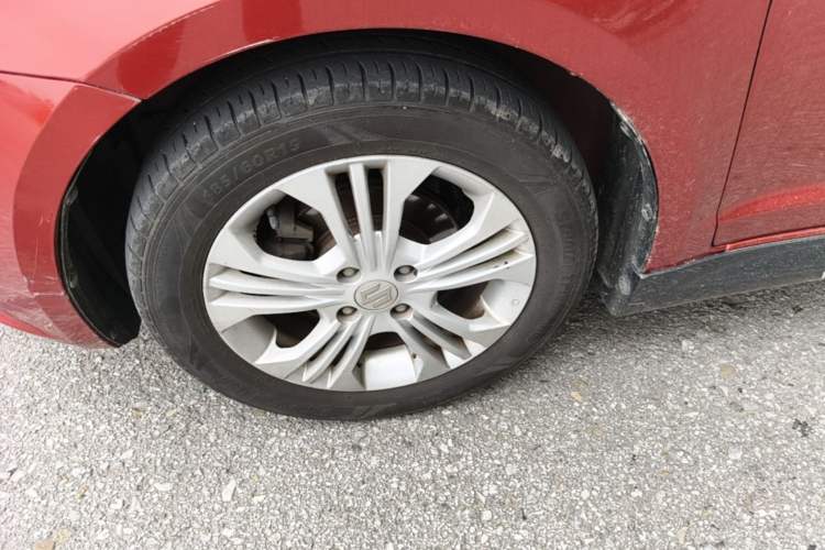 Used Suzuki Swift 2014 1.5L Automatic Fashion Edition Left Front Wheel Hub