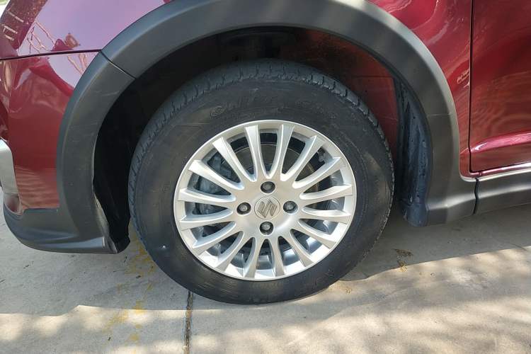 Used Suzuki Swift 2014 1.3L Manual Standard Edition Left Front Wheel Hub