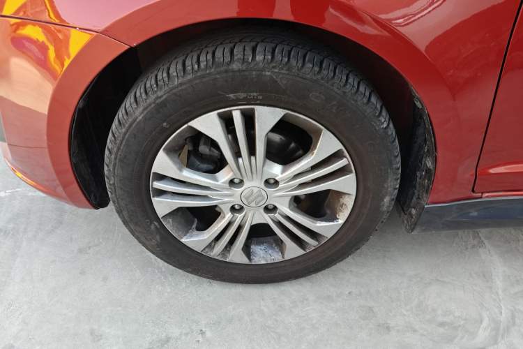 Used Suzuki Swift 2014 1.5L Automatic Fashion Edition Left Front Wheel Hub