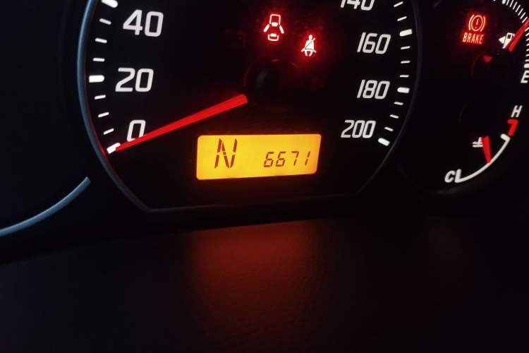 Used Suzuki Swift 2014 1.5L Automatic Fashion Edition Odometer Close Up