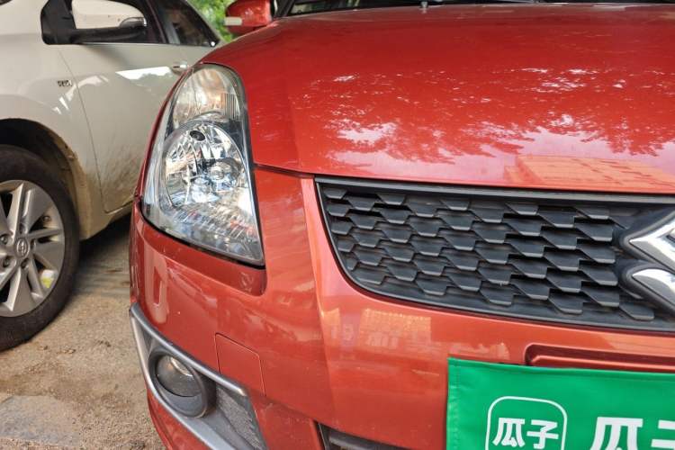 Used Suzuki Swift 2014 1.5L Automatic Fashion Edition Right Front Headlight
