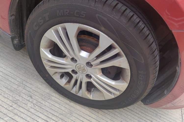 Used Suzuki Swift 2014 1.5L Automatic Fashion Edition Right Front Wheel Hub