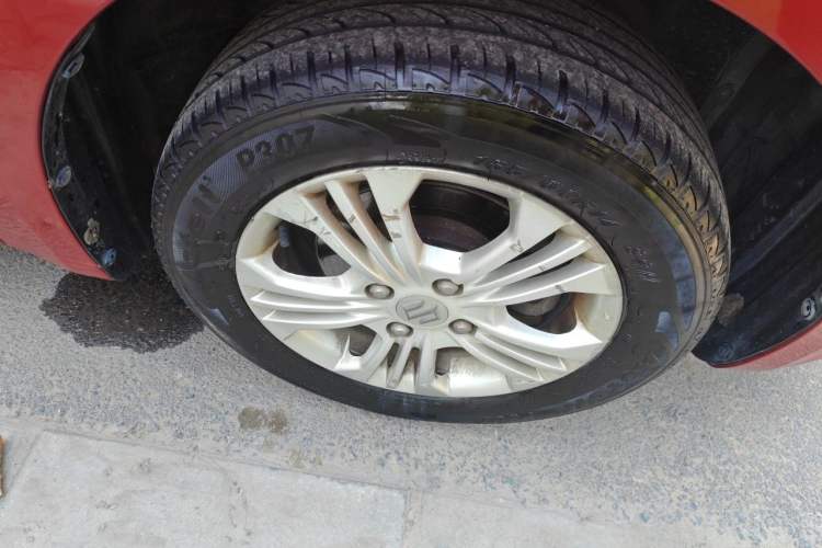 Used Suzuki Swift 2014 1.3L Manual Standard Edition Right Front Wheel Hub
