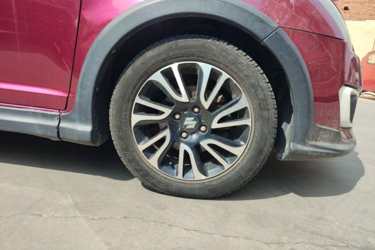 Used Suzuki Swift 2014 1.5L Automatic Fashion Edition Right Front Wheel Hub