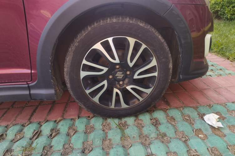 Used Suzuki Swift 2014 1.5L Automatic Fashion Edition Right Front Wheel Hub