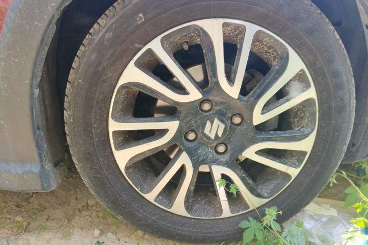 Used Suzuki Swift 2014 1.5L Automatic Fashion Edition Right Front Wheel Hub