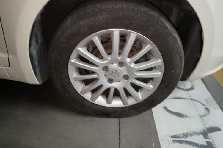 Used Suzuki Swift 2014 1.3L Manual Standard Edition Right Front Wheel Hub