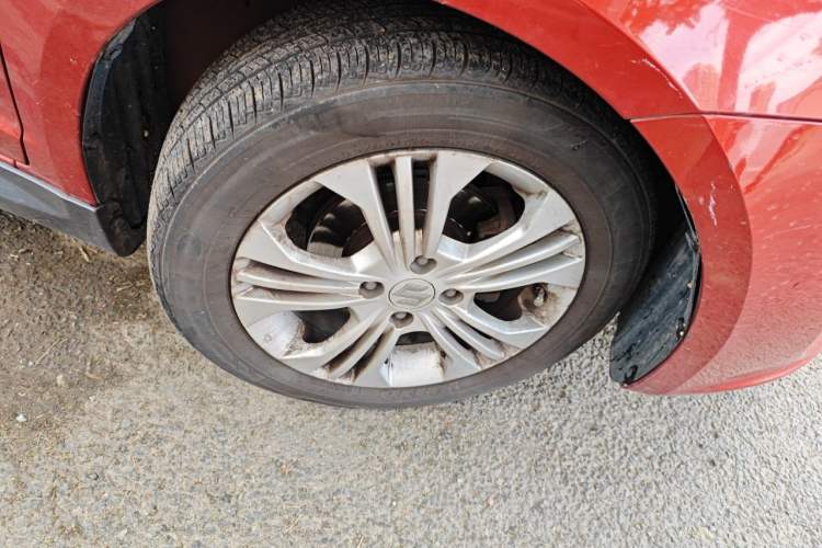 Used Suzuki Swift 2014 1.5L Automatic Fashion Edition Right Front Wheel Hub