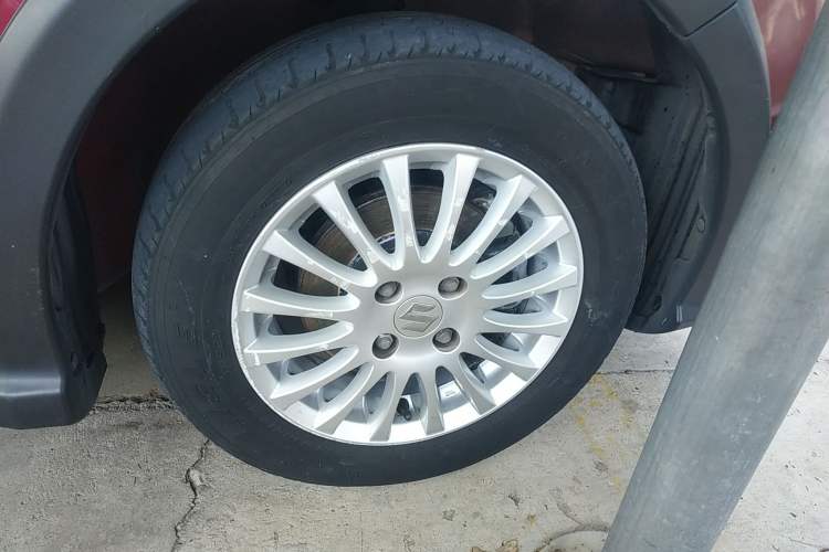 Used Suzuki Swift 2014 1.3L Manual Standard Edition Right Front Wheel Hub