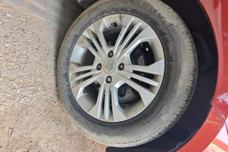 Used Suzuki Swift 2014 1.5L Automatic Fashion Edition Right Front Wheel Hub