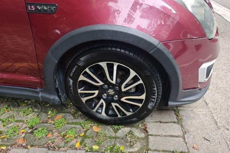 Used Suzuki Swift 2014 1.5L Automatic Fashion Edition Right Front Wheel Hub
