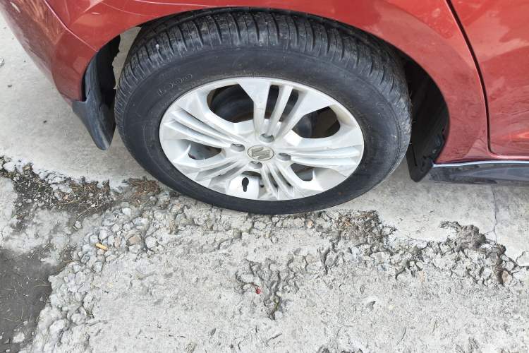 Used Suzuki Swift 2014 1.5L Automatic Fashion Edition Right Rear Wheel Hub