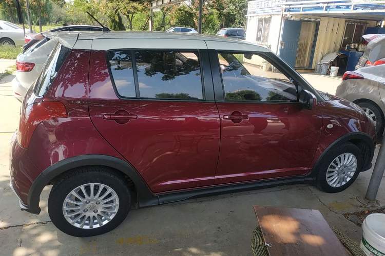 Used Suzuki Swift 2014 1.3L Manual Standard Edition Right Side