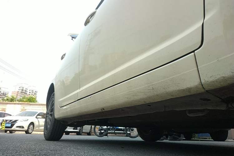 Used Suzuki Swift 2014 1.3L Manual Standard Edition Right Side Sill