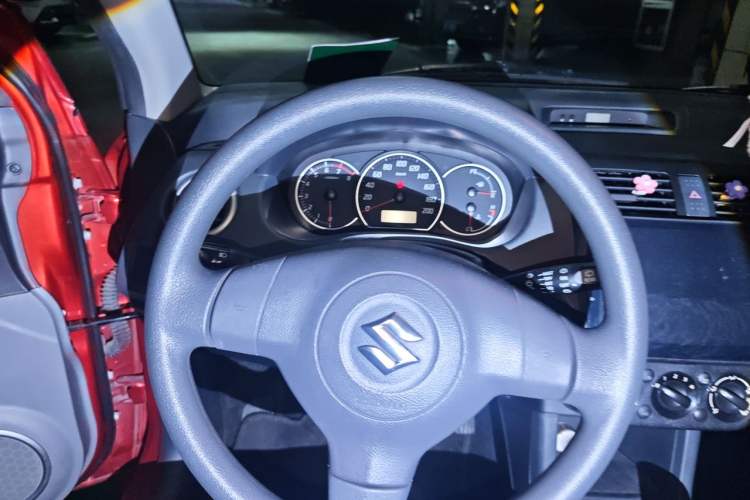 Used Suzuki Swift 2014 1.5L Automatic Fashion Edition Steering Wheel