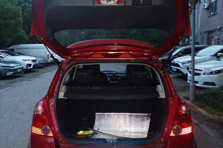 Used Suzuki Swift 2014 1.5L Automatic Fashion Edition Trunk