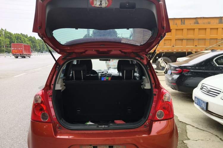 Used Suzuki Swift 2014 1.5L Automatic Fashion Edition Trunk
