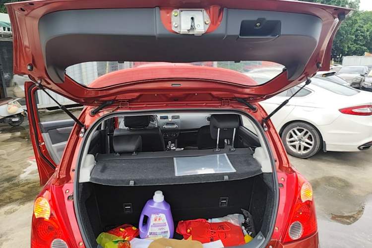 Used Suzuki Swift 2014 1.5L Automatic Fashion Edition Trunk