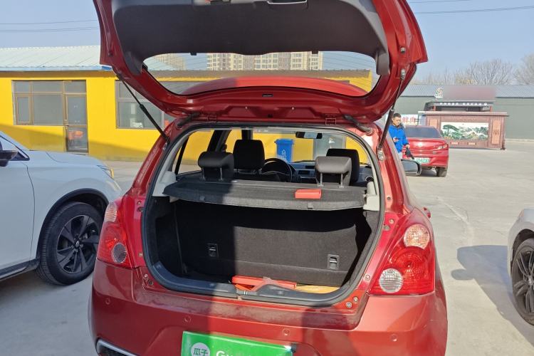 Used Suzuki Swift 2014 1.5L Automatic Fashion Edition Trunk