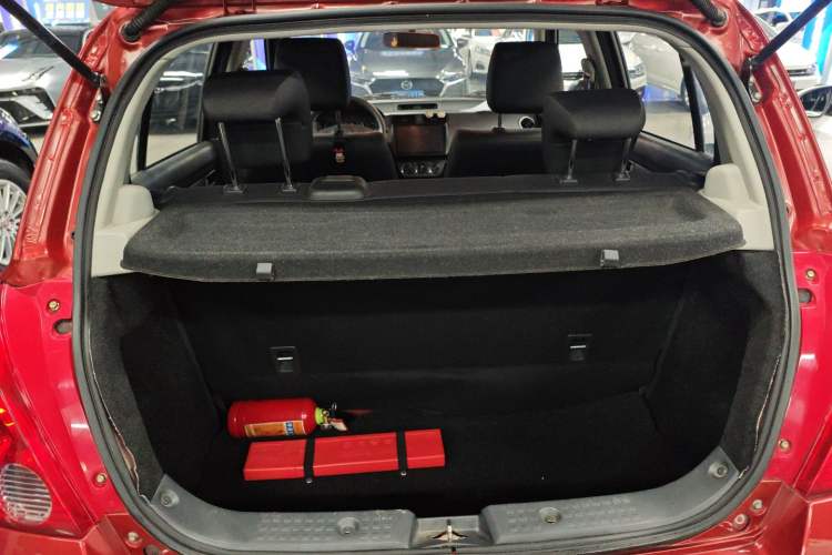 Used Suzuki Swift 2014 1.5L Automatic Fashion Edition Trunk