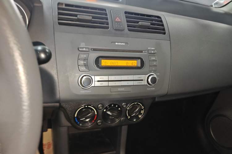 Used Suzuki Swift 2014 1.5L Automatic Fashion Edition Audio And AC Panel