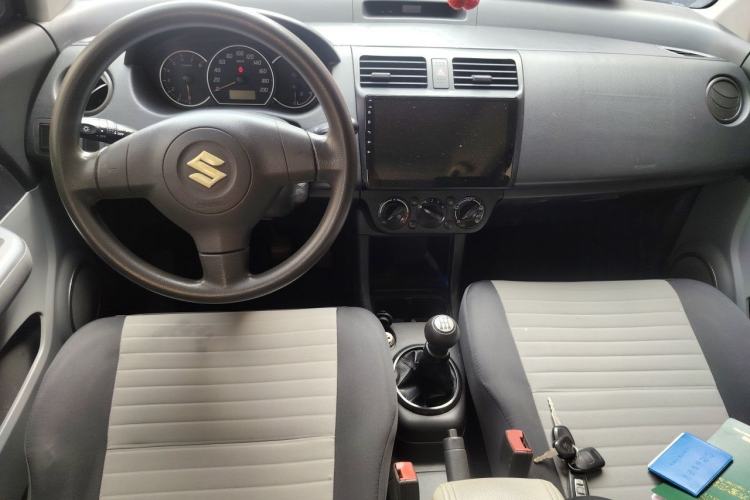 Used Suzuki Swift 2014 1.3L Manual Standard Edition Center Console