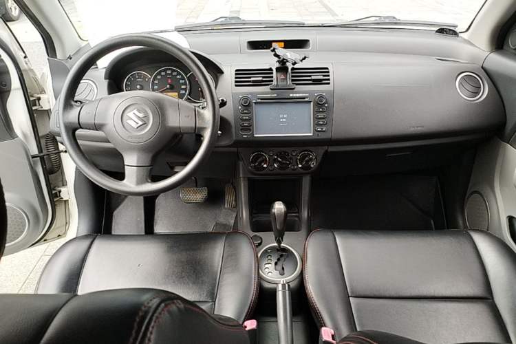 Used Suzuki Swift 2014 1.5L Automatic Fashion Edition Center Console