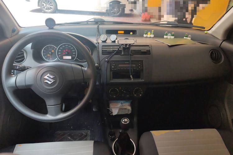 Used Suzuki Swift 2014 1.3L Manual Standard Edition Center Console