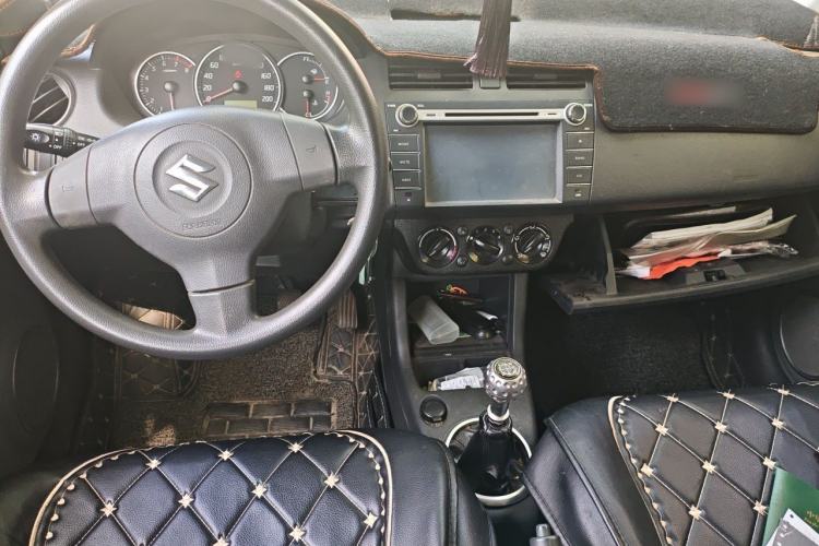 Used Suzuki Swift 2014 1.3L Manual Standard Edition Center Console
