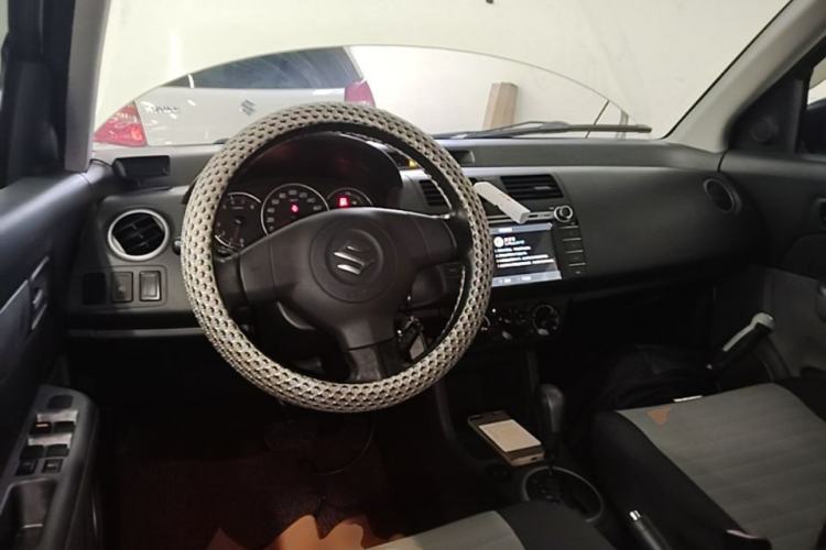 Used Suzuki Swift 2014 1.5L Automatic Fashion Edition Center Console