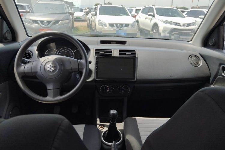 Used Suzuki Swift 2014 1.3L Manual Standard Edition Center Console
