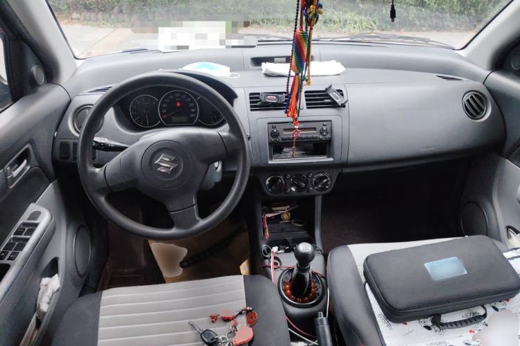 Used Suzuki Swift 2014 1.3L Manual Standard Edition Center Console