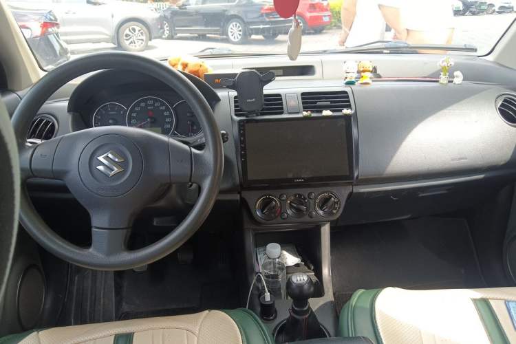Used Suzuki Swift 2014 1.3L Manual Standard Edition Center Console