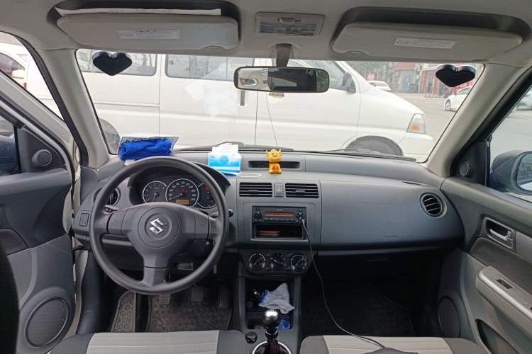 Used Suzuki Swift 2014 1.3L Manual Standard Edition Center Console