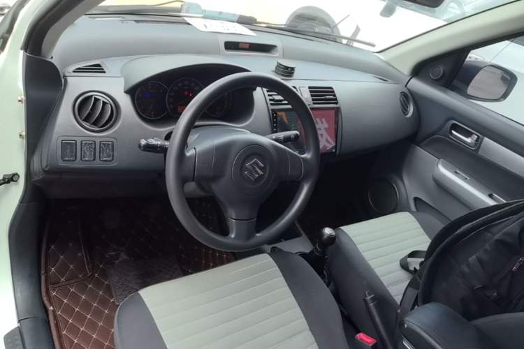 Used Suzuki Swift 2014 1.3L Manual Standard Edition Center Console