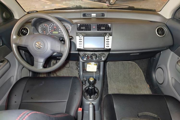 Used Suzuki Swift 2014 1.5L Manual Fashion Edition Center Console