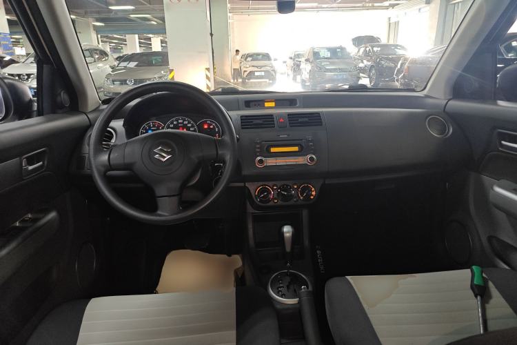 Used Suzuki Swift 2014 1.5L Automatic Fashion Edition Center Console