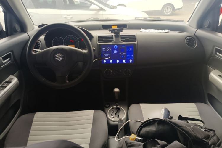 Used Suzuki Swift 2014 1.5L Automatic Fashion Edition Center Console